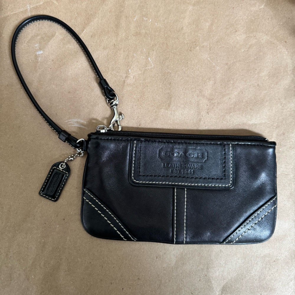 VTG Y2K Coach Black Leather Topstitch Wristlet with Charm. 7.5โ by 4โ by 0.25โ